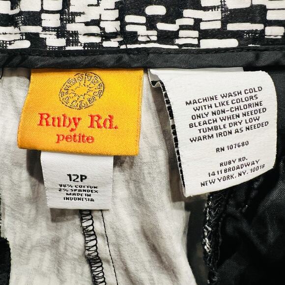 Ruby Rd Petite Women’s Pants Size 12P Black White Geometric Pattern (A0129) - Picture 5 of 5